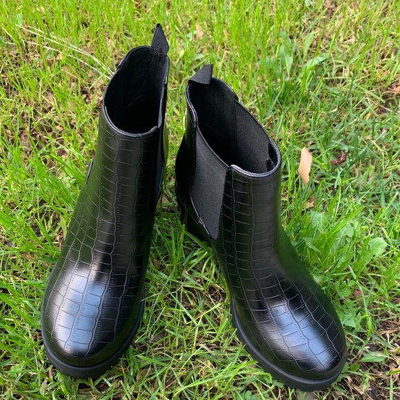 BLACK CROCO ANKLE BOOTIES - Picture 2 of 5